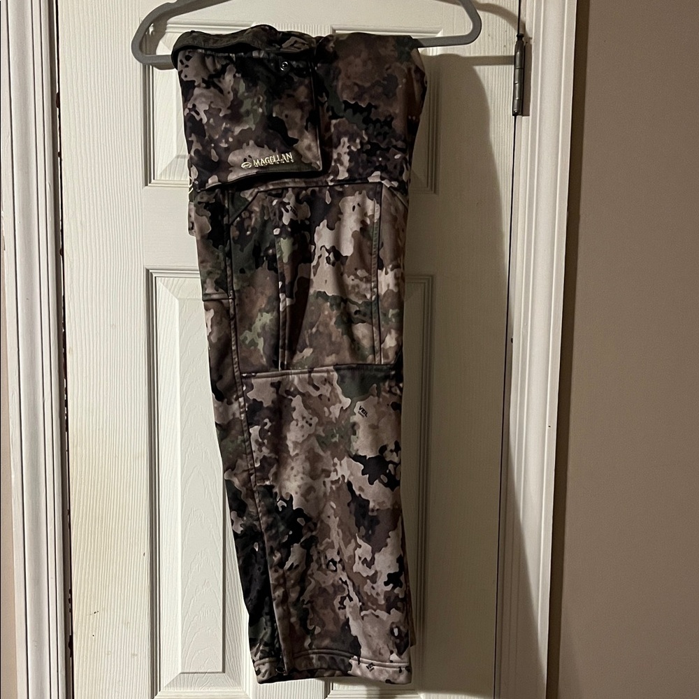 Magellan Outdoors Women's Camouflage Capris in Brown and Green